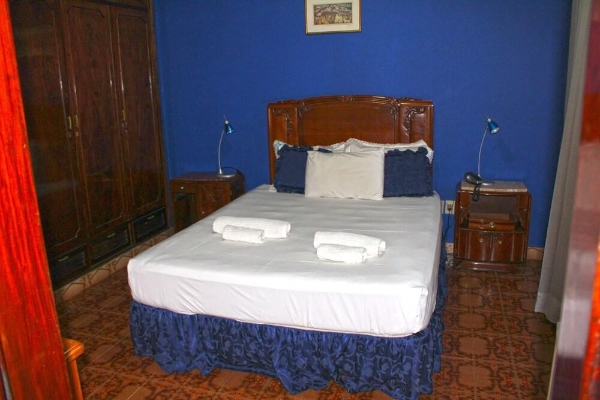Ross Char Hotel (Fernando de la Mora)